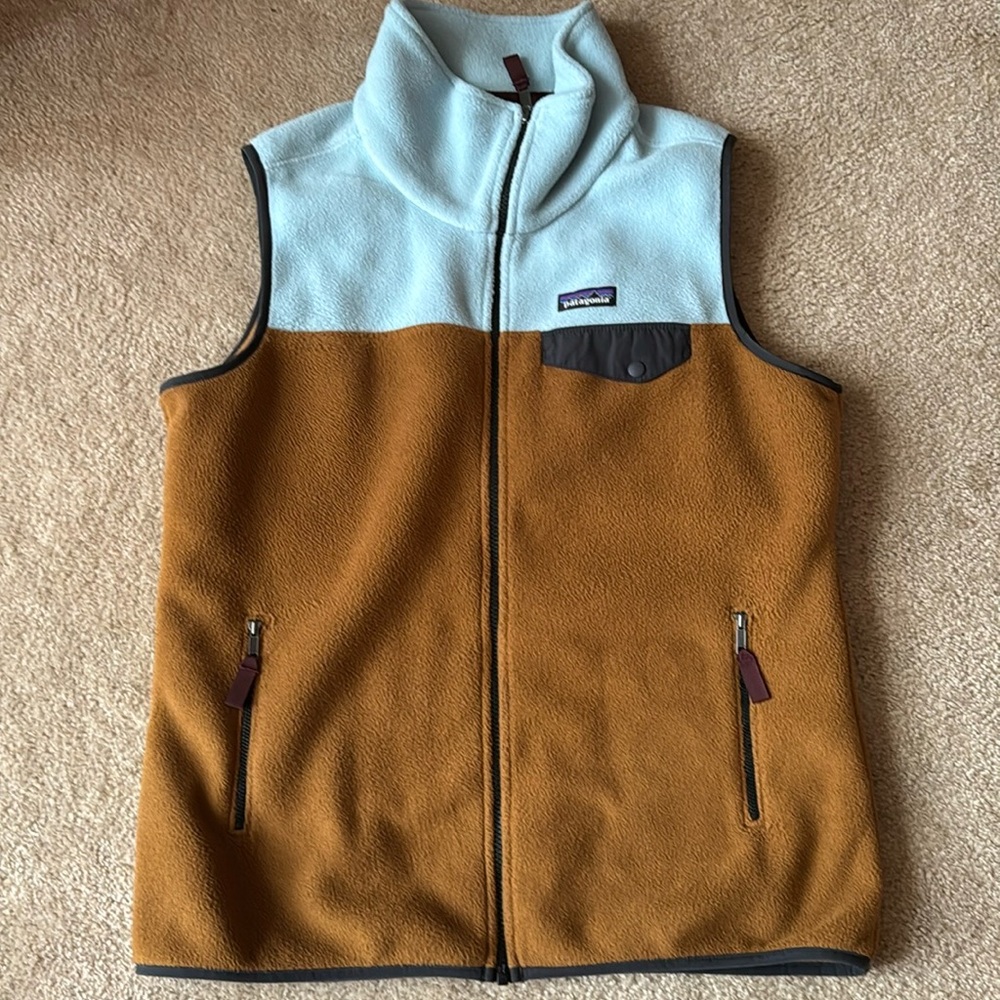 Patagonia vest size: XL fleece material Full-Length Zipper,Weight306 g (10.8 oz)